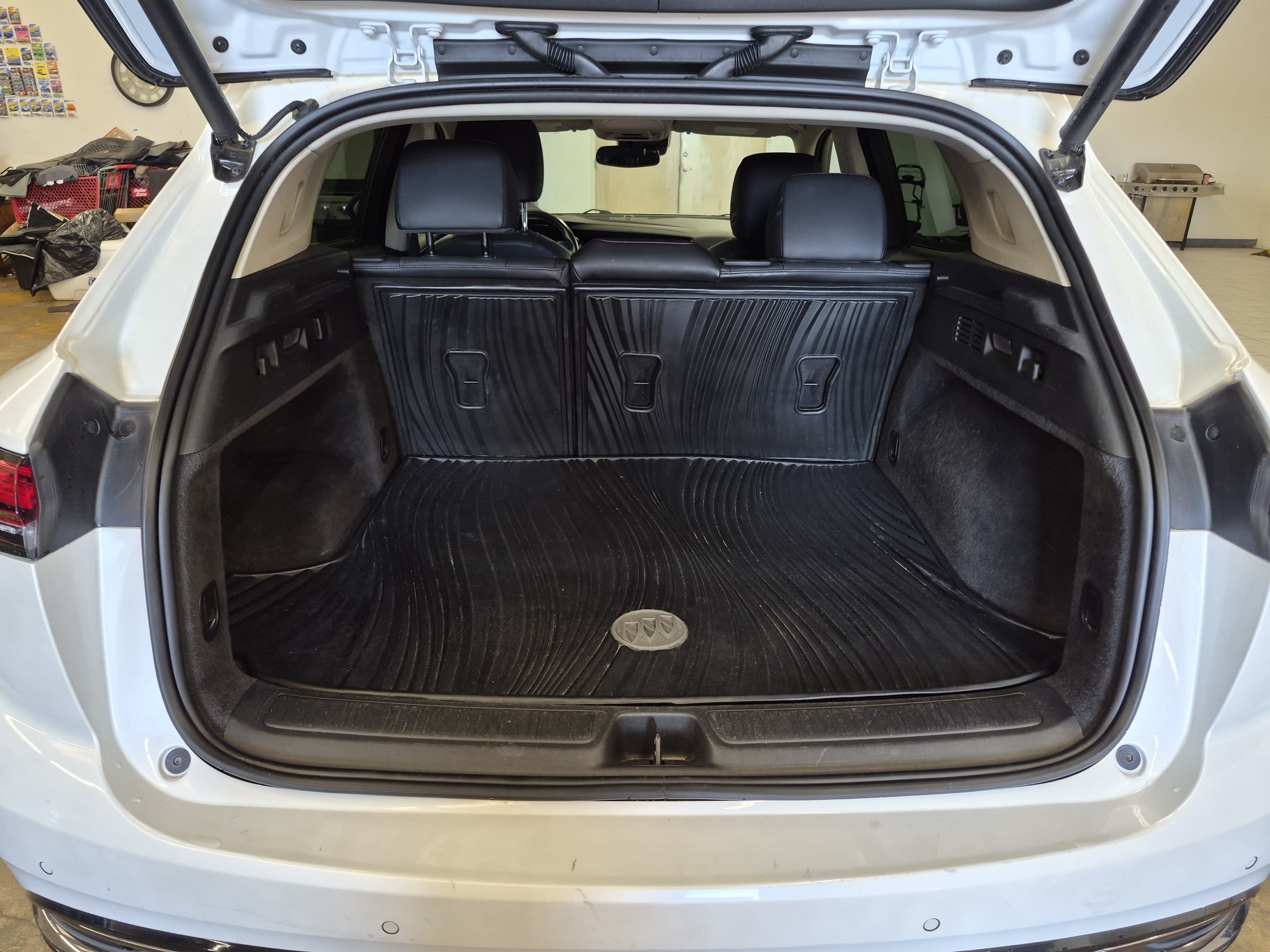 Used 2023 Buick Envision Essence w/ Sport Touring Package FWD image 8