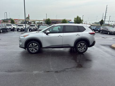Used 2023 Nissan Rogue SV FWD image 4