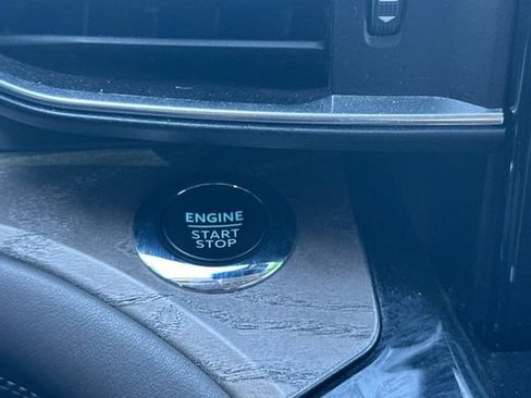 Used 2022 Ford Explorer Platinum w/ Equipment Group 601A image 27