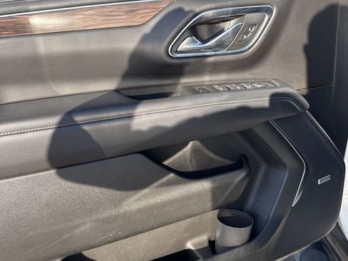 Used 2021 Chevrolet Suburban Z71 w/ Rear Media and Nav Package image 5