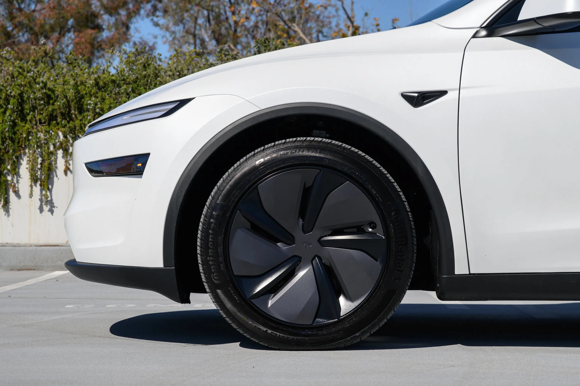 Used 2026 Tesla Model Y Long Range AWD/4WD image 3