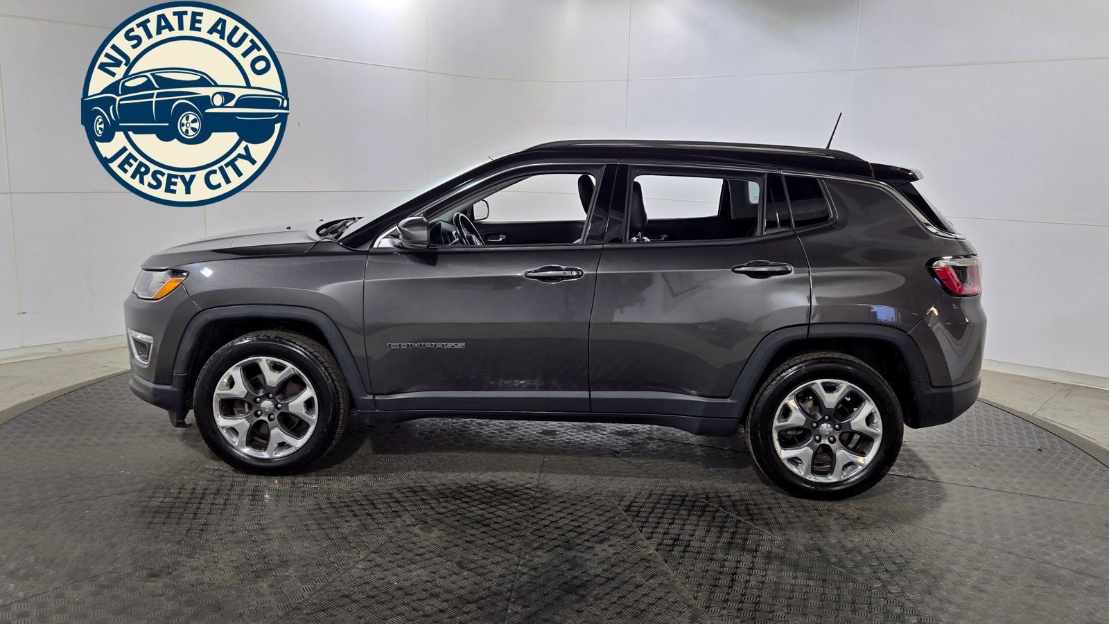 Used 2018 Jeep Compass Limited w/ Safe & Security Group AWD/4WD image 4