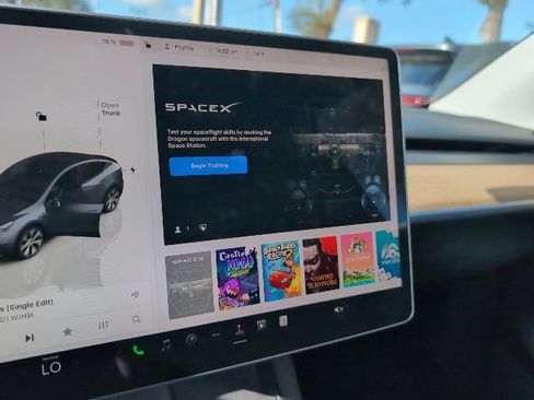 Used 2023 Tesla Model Y Long Range image 18