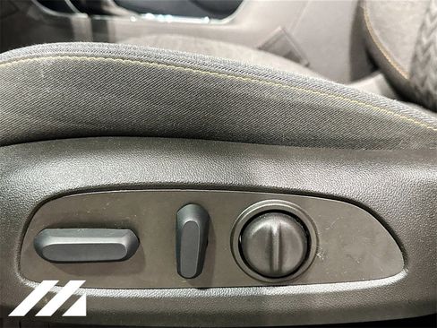 Used 2023 Chevrolet Equinox LT image 20