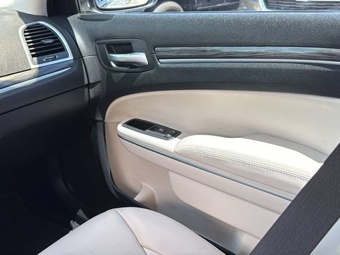 Used 2018 Chrysler 300 Touring L RWD image 29