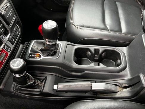 Used 2022 Jeep Wrangler Unlimited Rubicon w/ Xtreme Recon 35" Tire Package image 25