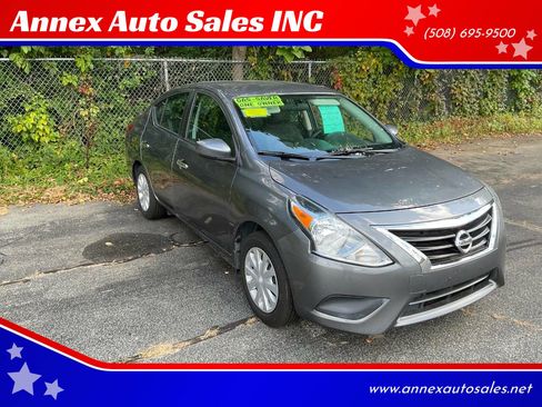 Used 2016 Nissan Versa SV image 1