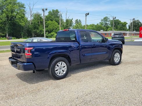 Used 2023 Nissan Frontier SV w/ Technology Package RWD image 3