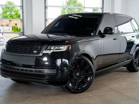 Used 2024 Land Rover Range Rover Long Wheelbase SE AWD/4WD image 2
