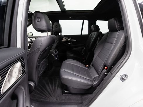 Used 2025 Mercedes-Benz GLS 580 4MATIC image 30