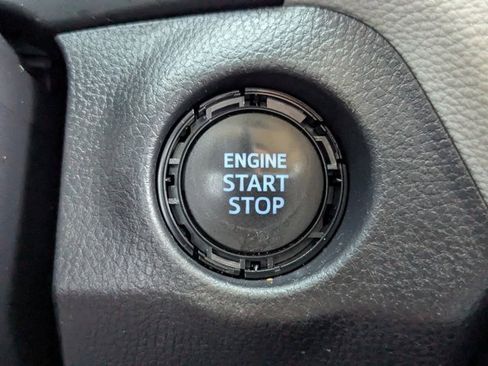 Used 2022 Toyota RAV4 XLE image 28