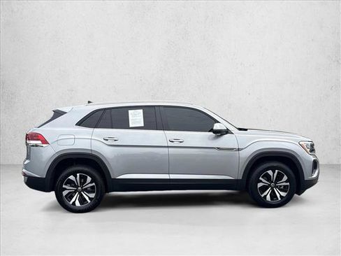 Used 2024 Volkswagen Atlas Cross Sport SE FWD image 4