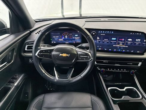 Used 2025 Chevrolet Traverse LT w/ Driver Confidence Package FWD image 24