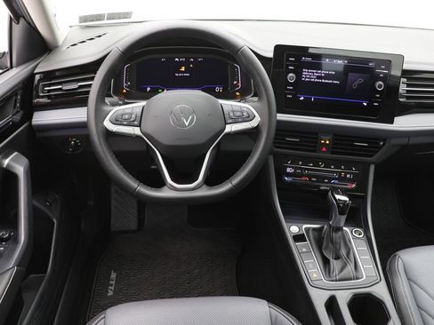 Used 2025 Volkswagen Jetta SEL image 13