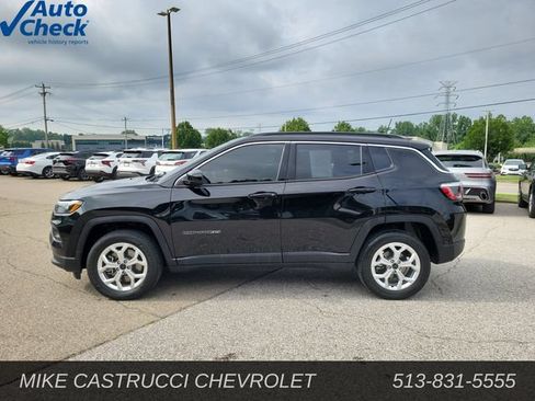 Used 2025 Jeep Compass Latitude AWD/4WD image 2