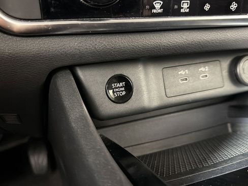 Used 2024 Nissan Rogue SV FWD image 24