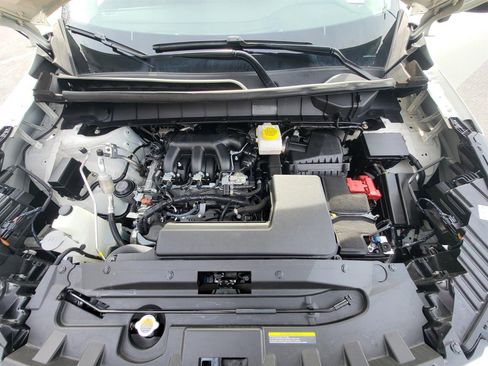 Used 2025 Nissan Pathfinder SV image 10