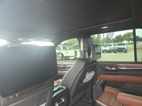 Used 2024 GMC Yukon Denali Ultimate image 11