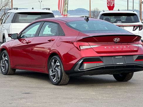 Certified 2025 Hyundai Elantra SEL w/ Cargo Package image 6