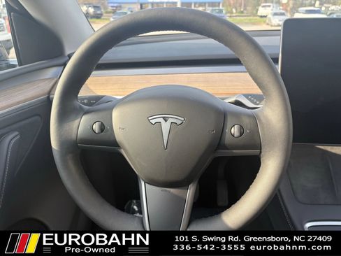 Used 2024 Tesla Model Y Long Range AWD/4WD image 22