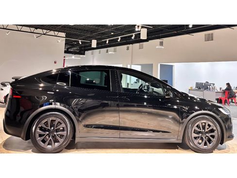 Used 2025 Tesla Model X image 10