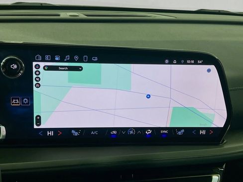 Used 2025 Chevrolet Traverse LT image 13