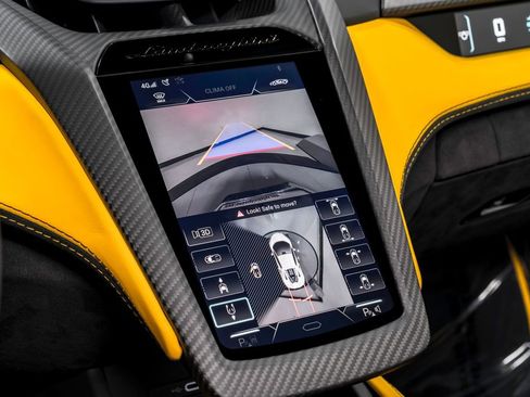 Used 2024 Lamborghini Revuelto image 27