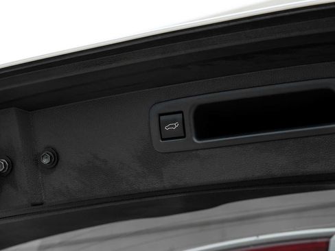 Used 2021 Toyota Highlander XLE image 56