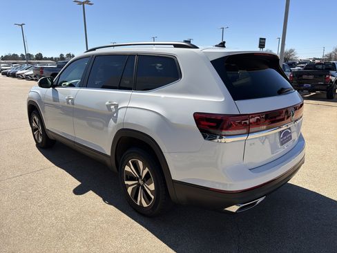 Used 2024 Volkswagen Atlas SE image 4