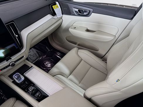 New 2026 Volvo XC60 B5 Ultra w/ Climate Package PRO image 24