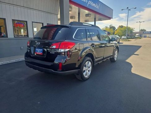 Used 2010 Subaru Outback 2.5i Limited w/ Popular Equipment Group 2A AWD/4WD image 3