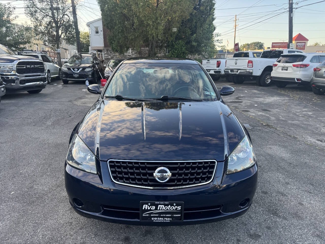 Used 2005 Nissan Altima 2.5 S w/ (S02) Side Airbags Pkg FWD image 3