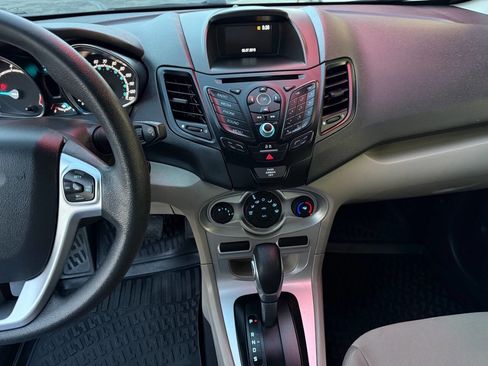 Used 2019 Ford Fiesta SE image 10