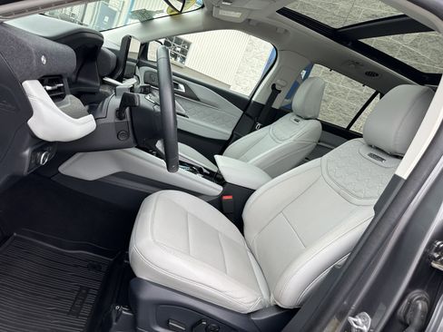 Used 2025 Ford Explorer Platinum w/ Ultimate Package AWD/4WD image 9