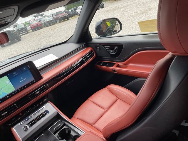 Used 2025 Lincoln Aviator Reserve w/ Jet Appearance Package AWD/4WD image 24