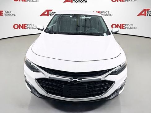 Used 2025 Chevrolet Malibu RS FWD image 2