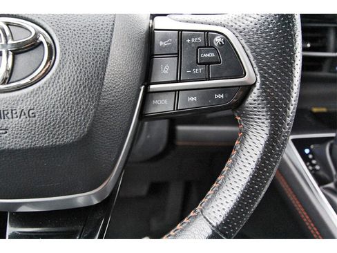 Used 2023 Toyota Sienna XSE image 16