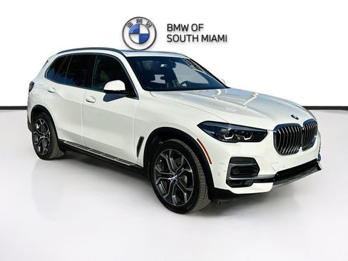 Certified 2022 BMW X5 sDrive40i w/ Premium Package image 1
