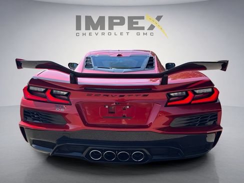 Used 2025 Chevrolet Corvette Z06 RWD image 4