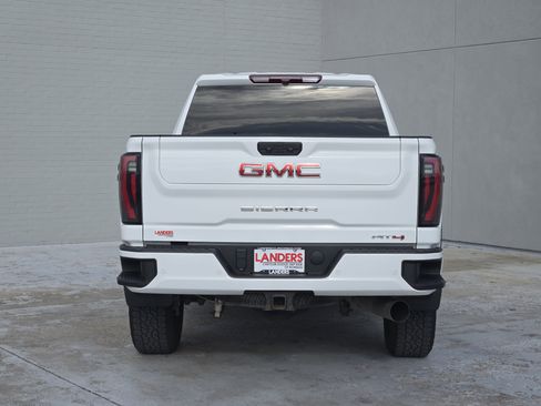 Used 2024 GMC Sierra 2500 AT4 image 7