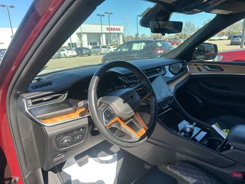 Used 2023 Jeep Grand Cherokee Summit image 9