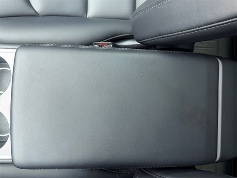 Used 2023 Tesla Model Y 2WD image 37