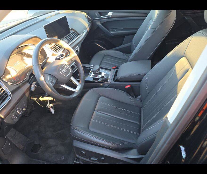 Used 2024 Audi Q5 2.0T Premium w/ Convenience Package AWD/4WD image 3