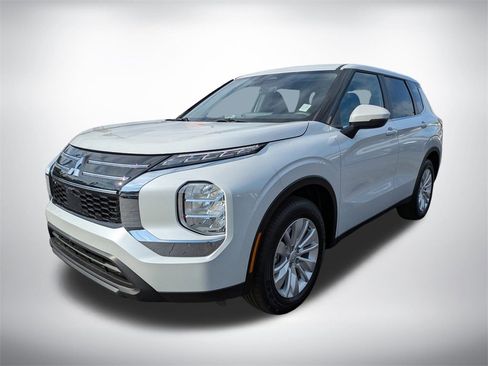 New 2025 Mitsubishi Outlander ES image 8