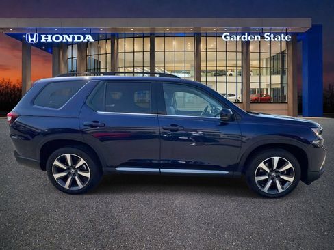 Certified 2024 Honda Pilot Touring image 5