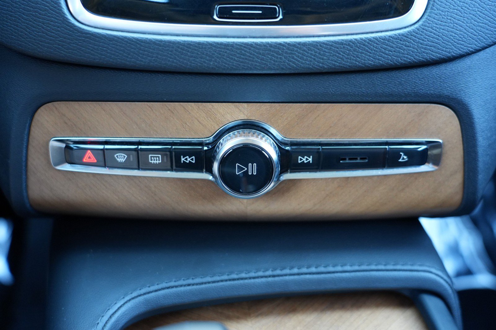 Used 2023 Volvo XC90 T8 Plus AWD/4WD image 34