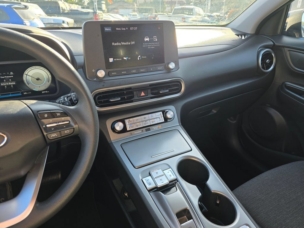 Used 2023 Hyundai Kona SE FWD image 21