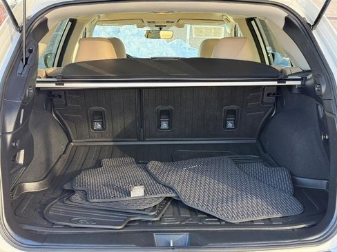 Used 2017 Subaru Outback 2.5i Limited image 9