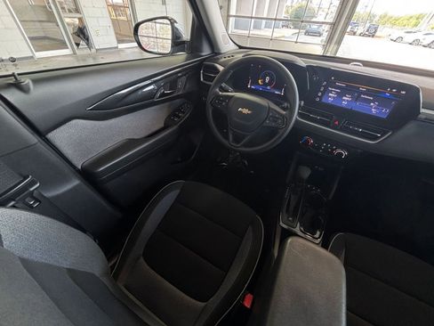 Used 2025 Chevrolet TrailBlazer LT image 32
