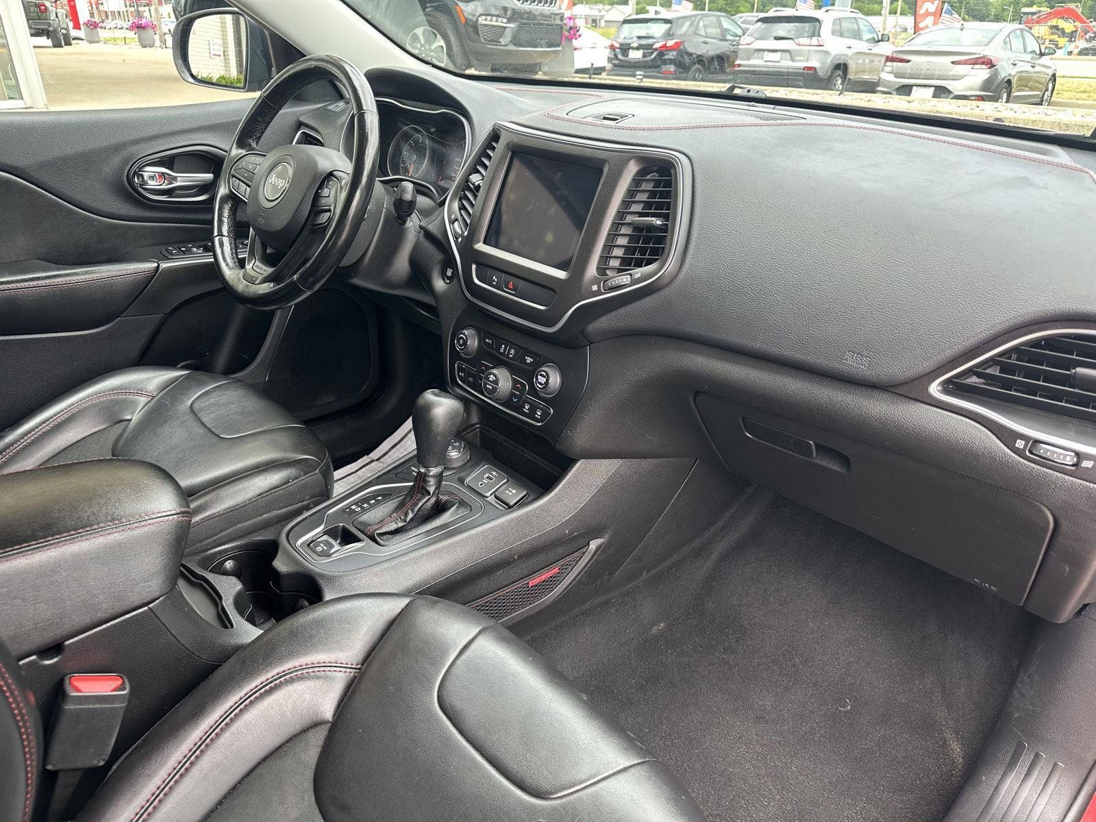 Used 2021 Jeep Cherokee Trailhawk w/ Comfort & Convenience Group AWD/4WD image 24